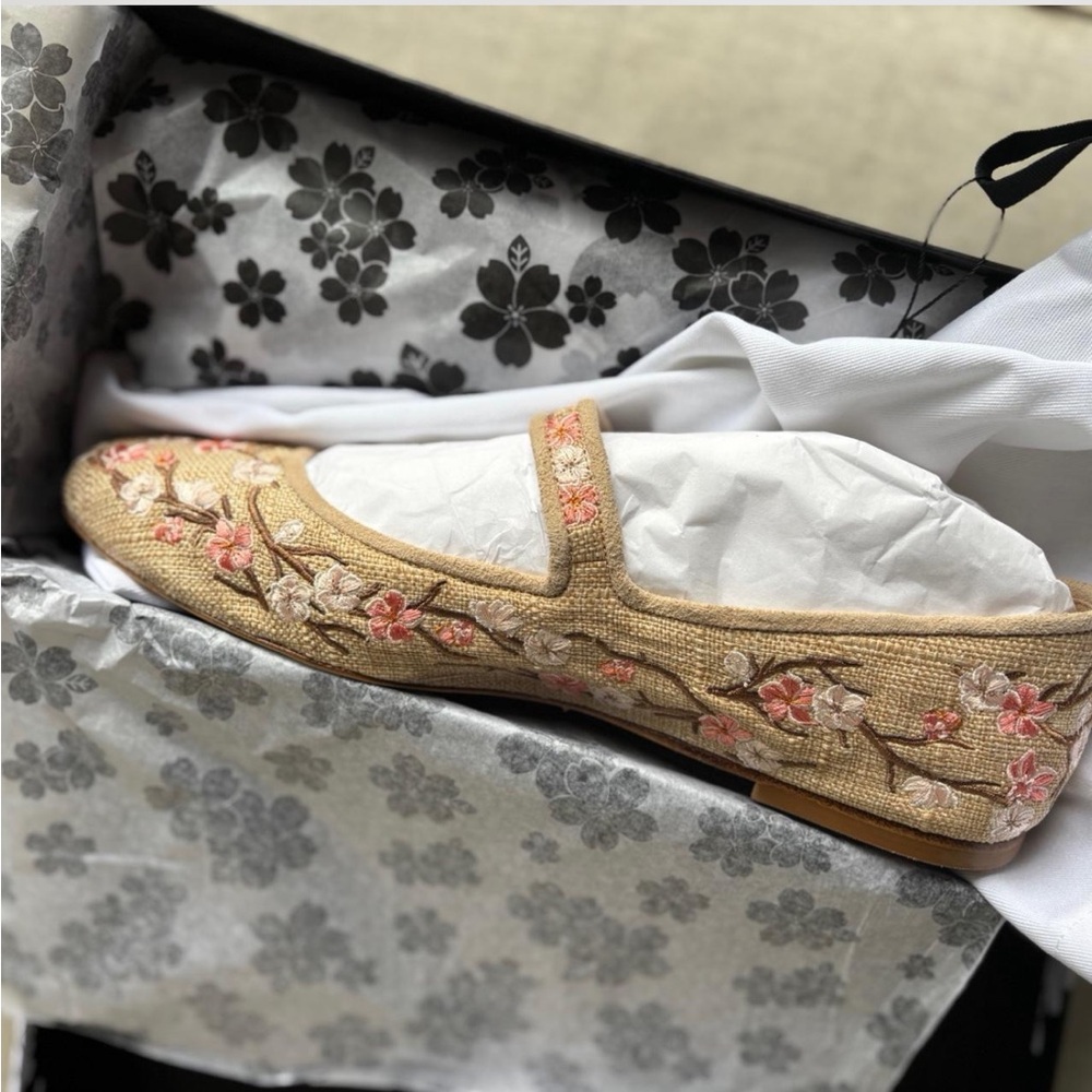 New in Box L arroude Beige Sakura Floral Mary Jane Flats Spring Cherry Blossoms